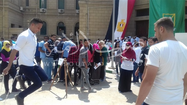 بالصور.. «نط الحبل» لعبة أكتسحت مهرجان جامعة القاهرة 