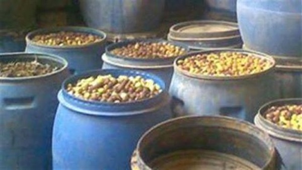 ضبط 5 طن مخللات غير صالحة بمصنع فى البحيرة