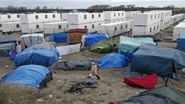 أولاند يتعهد بإغلاق مخيم كاليه لللاجئين