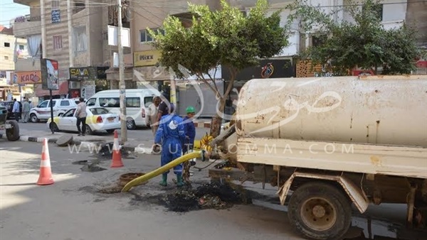 بالصور.. محافظ كفر الشيخ يطلق حملة لصيانة بالوعات الصرف