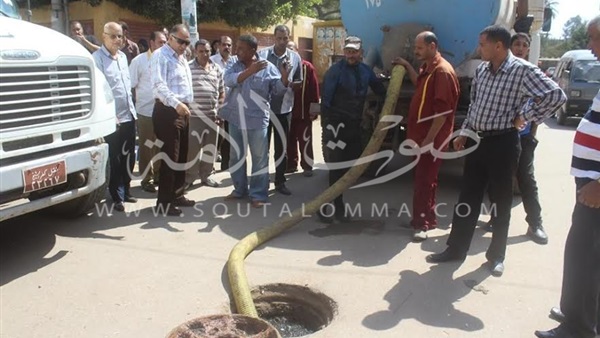 بالصور.. حملة لتسليك خطوط الصرف الصحي بـ«دسوق» بكفر الشيخ 