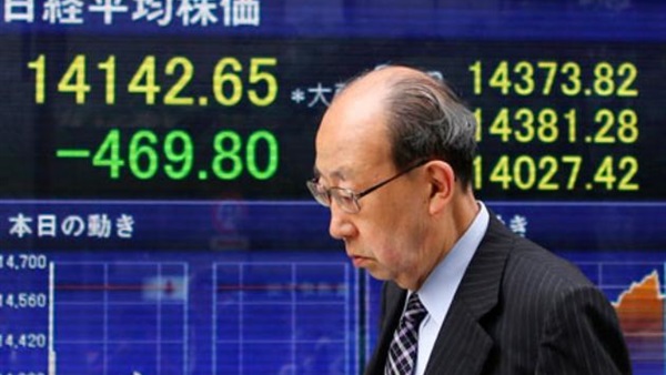 «نيكي» يغلق منخفضًا لارتفاع الين وتعديل سعر الأسهم 