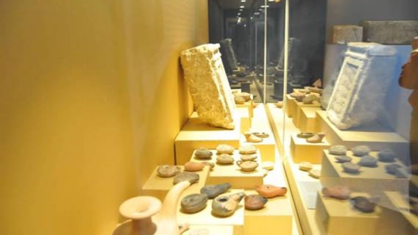 رئيس قطاع المتاحف بوزارة الآثار تنفي ما ترددعن كسر أحد فتارين متحف ملوي