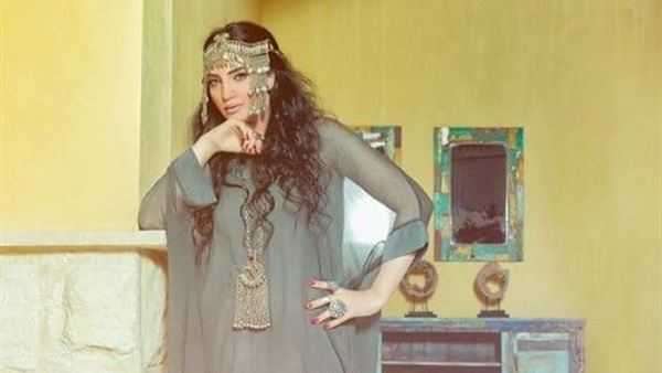 «حورية فرغلي»تشارك جمهورها كواليس«طلق صناعي»بإطلالة مميزة