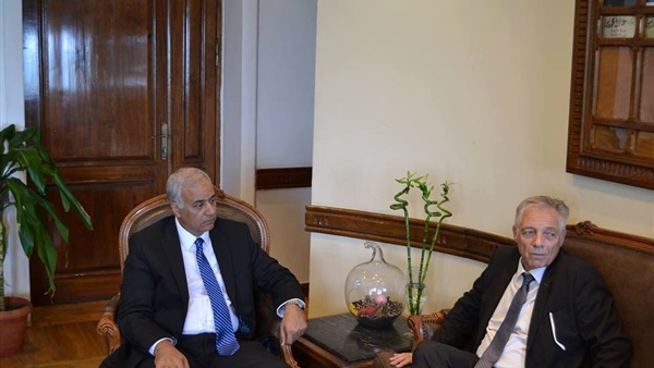 نائب رئيس جامعة الأسكندرية يستقبل رئيس الجامعة المصرية الفرنسية