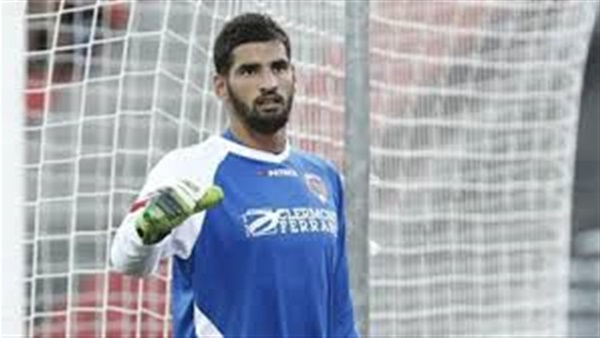 الإصابة تحرم الحارس الجزائري جيانين من اللعب لمدة ثلاثة أشهر
