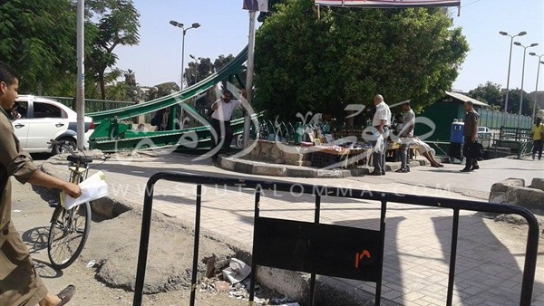 بالصور.. الباعة الجائلون يتحدون المحافظة ويحتلون «خزان أسيوط»