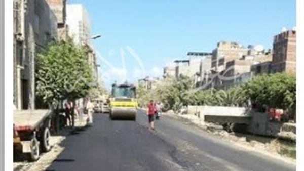 بالصور.. بدء المرحلة الثانية من تطوير طريق «عزبة البرج» بدمياط