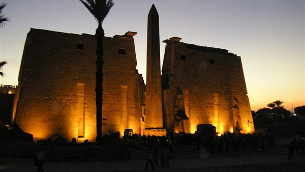 أكثر من 3000 سائح يزورون المناطق الأثرية بالبر الغربي والشرقي للأقصر