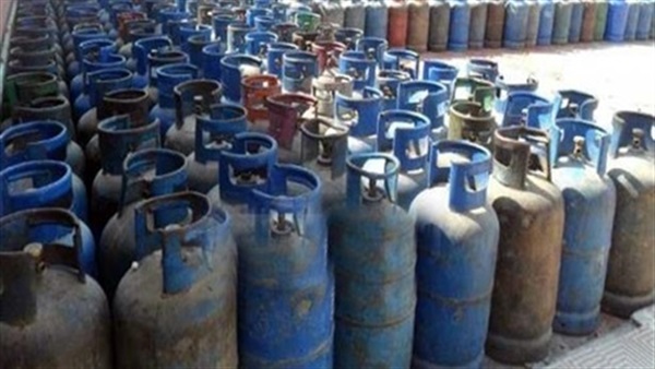القبض على صاحب مستودع لبيعه إسطوانات البوتاجاز بالسوق السوداء
