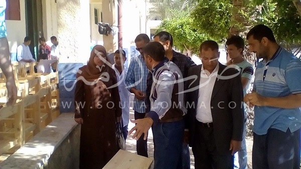 بالصور.. «رئيسة قرية تيدة» تتفقد المدارسة الصناعية بكفر الشيخ 