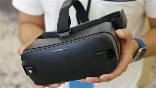 «جوجل» تعلن عن نظارة الواقع الافتراضي «Daydream»