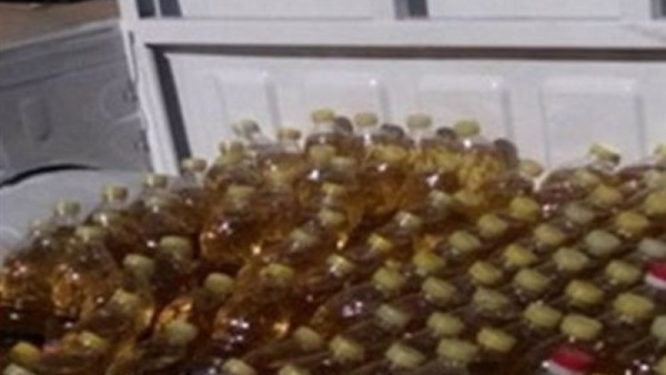 ضبط 840 كيلو زيت طعام منتهى الصلاحية فى كفر الشيخ