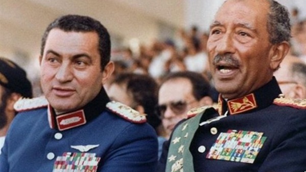 طيار بحرب أكتوبر يوجه التحية لحسني مبارك على الهواء