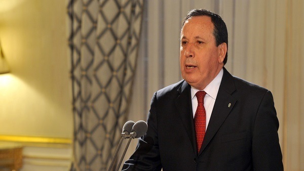 السفير نبيل حبشي يهدى محاربا تونسيا من أبطال أكتوبر تذكرة سفر لزيارة مصر
