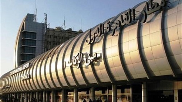 ضبط راكبين بمطار القاهرة هربا 285 ألف دولار الي تركيا