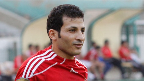 جلسة بين سيد معوض وحسين السيد على هامش مران الأهلي