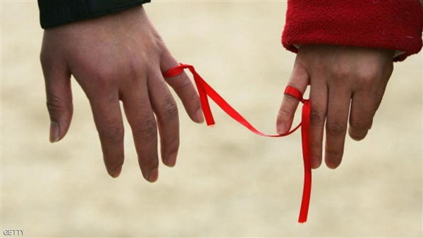 دراسة: أعين الرجل أول ماتلتفت له المرأة ثم ابتسامته