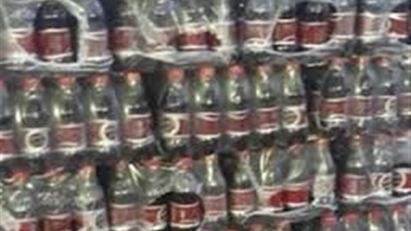 ضبط 57 طن مياه غازية مجهولة المصدر بمصنع في الجيزة