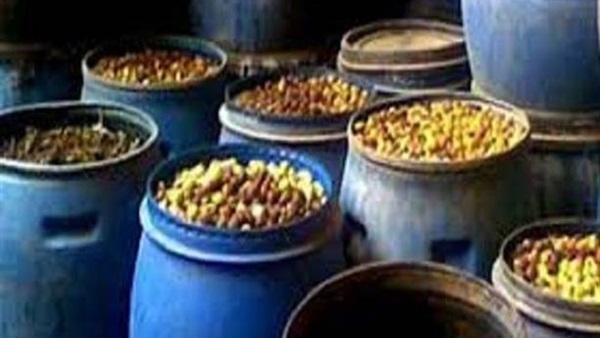 ضبط 15 ألف طن مخللات مجهولة المصدر بالبحيرة
