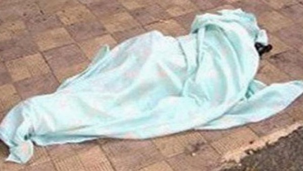 عاطل يلقي بزوجته من الطابق الرابع لرغبتها في العمل