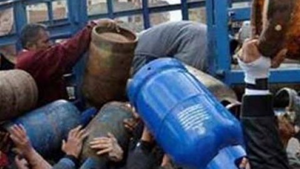 صور.. توزيع 1000 أسطوانه غاز على أهالي بلقاس