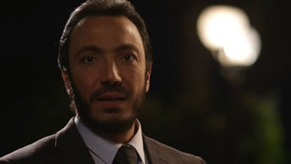 أيمن مدحت يواصل كتابة مسلسله «بين عالمين»