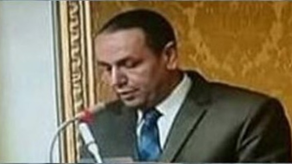 «أبوسمنة» يحصل على موافقة لتأهيل طريق قصر رشوان بالفيوم 