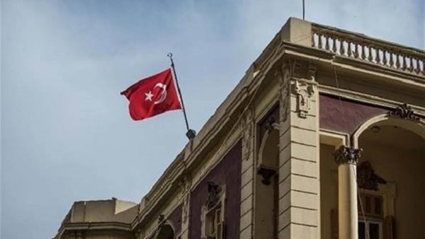 آلاف المتظاهرين يحتشدون أمام السفارة التركية ببغداد