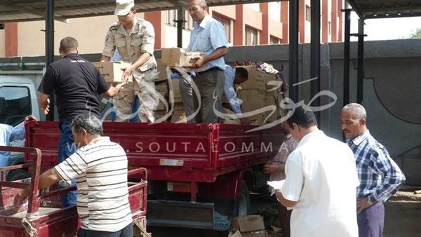صور.. القوات المسلحة توزع سلع غذائية علي العاملين بتعليم بني سويف