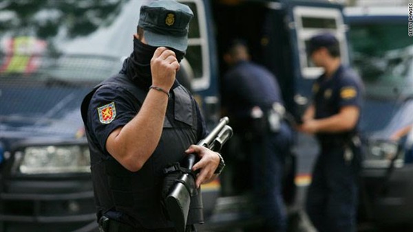 اعتقال 13 مشجعًا لفريق ليجيا وأرسو البولندي