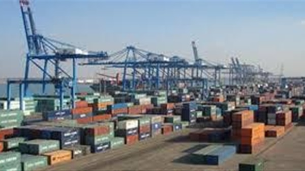 ميناء دمياط تستقبل 34000 طن قمح اليوم