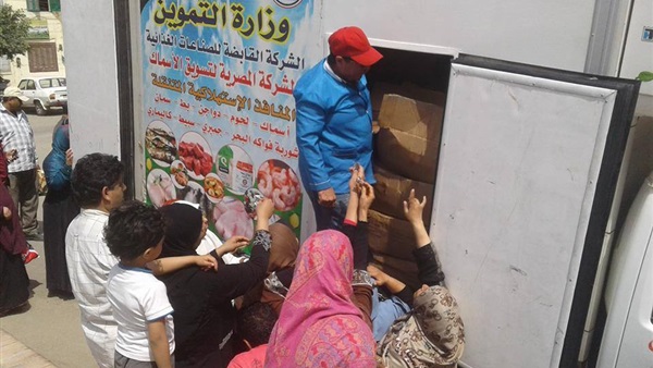 «القوات المسلحة» تقيم معرضا جديدا لبيع السلع الغذائية بكفر الشيخ 