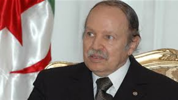 رئيس الجزائر يدعو الصحفيين لتعبئة الرأي العام لمواجهة التحديات