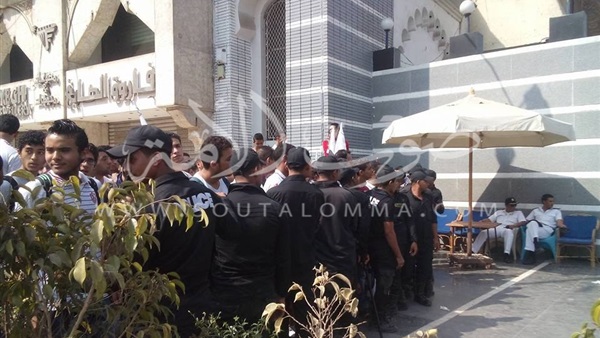 صور.. انتشار أمني مكثف أمام نادي الزمالك قبل نهائي إفريقيا