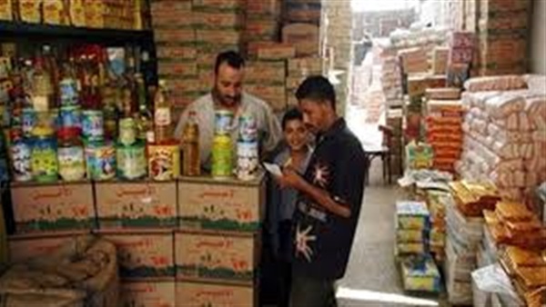 ضبط كمية من السلع التموينية لاحتكارها بقنا