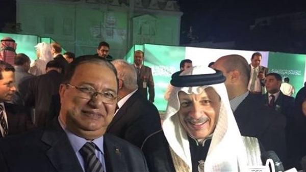 وزير الإعلام الكويتي والسفير المصري يفتتحان معرض فن «الخيامية» ببيت السدو