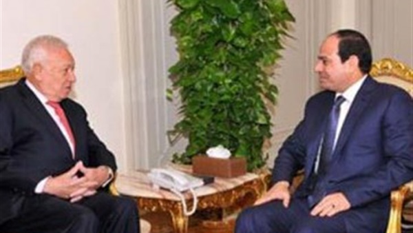 وزير الخارجية الإسبانى يغادر مطار القاهرة بعد لقاء الرئيس السيسي