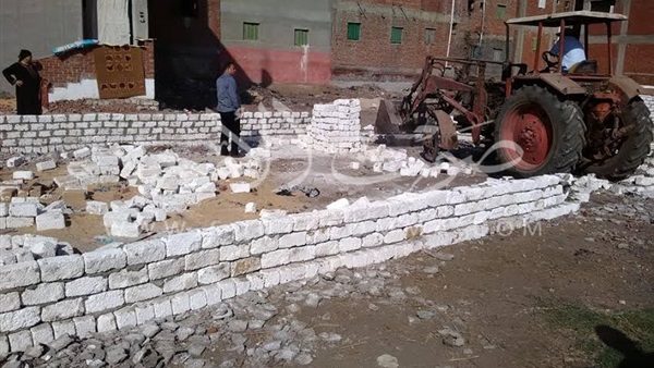 صور.. حملات مكبرة لإزالة التعديات على الرقعة الزراعية بكفر الشيخ 
