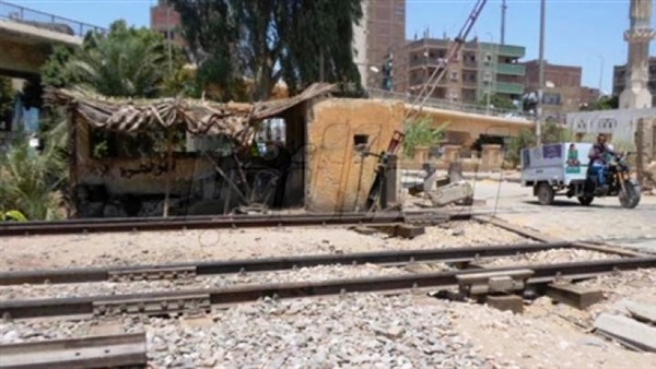 محافظ قنا: استمرار غلق مزلقان «الجزيرية» بقنا