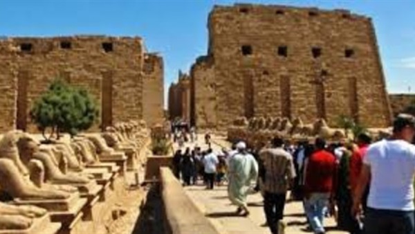 وفد هولندي رفيع المستوى يستأنف جولاته السياحية بالأقصر
