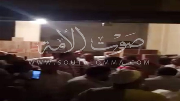 صور.. تجمهر شباب «جمعيتي» بالبحيرة للمطالبة بصرف السلع التموينية