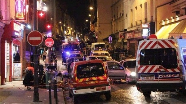 سماع دوي انفجارات وإطلاق نار قرب قاعة باتاكلان في باريس