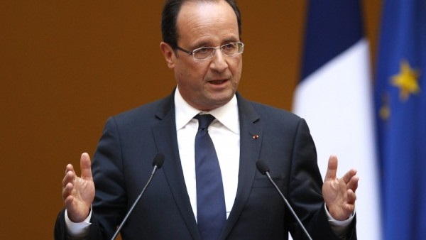 «أولاند» يعترف بمسؤولية فرنسا عن معاناة الغجر في الحرب العالمية