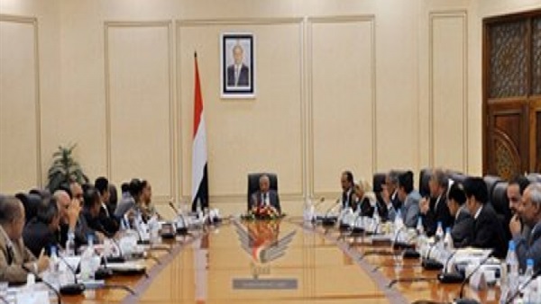 «الوزراء اليمني» يؤيد قرار الرئيس برفض خارطة طريق المبعوث الأممي
