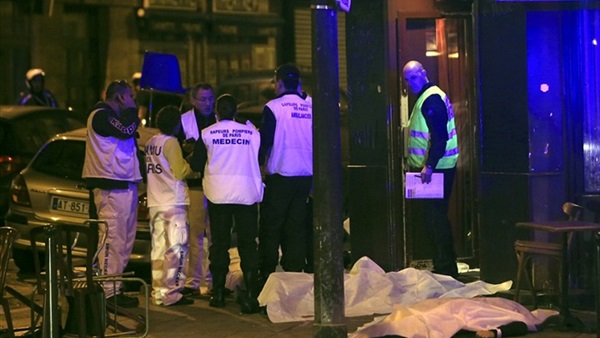 120 قتيلا على الاقل و200 جريح بينهم 80 اصابتهم خطرة باعتداءات باريس