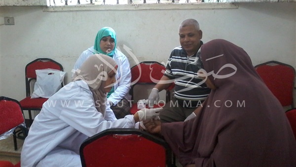 فيديو وصور.. أول قافلة طبية لتحليل فيروس «سي» بالجهود الذاتية بالقليوبية