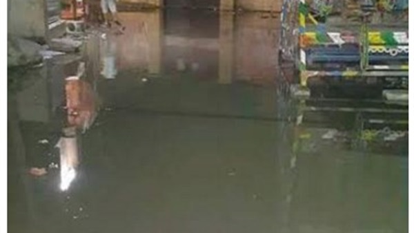 مياه الصرف الصحي تغرق مدرسة الساحة الشعبية بالفيوم 