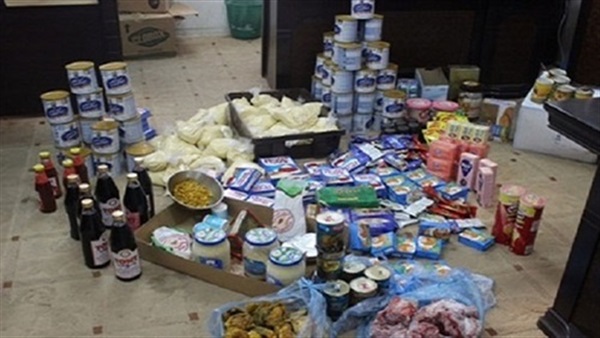 ضبط سلع غذائية مجهولة المصدر خلال حملة تموينية بأسوان 