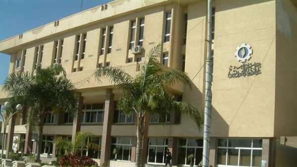 محافظ السويس يبحث مع مديري القطاعات تسهيل خدمات النهوض بالاستثمار